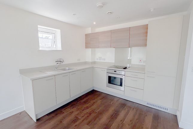 8, Baywillow Avenue, Carshalton photo 3