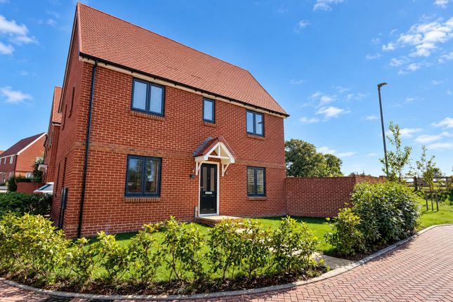 3-bed house on 41, Coneyburry Grove, East Grinstead, £500,000