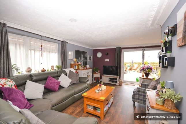 32 Pleasance Road North, Romney Marsh photo 2