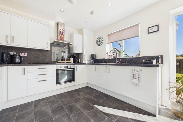 37, Goldcrest Crescent, Lanark photo 2