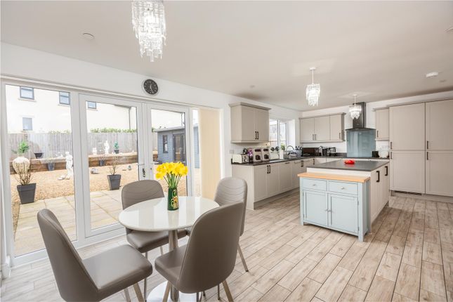 5, Clos Clement, Llanelli photo 2