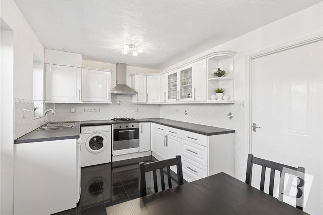 13, Cole Avenue, Grays photo 3