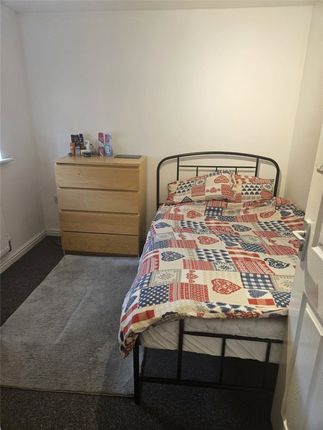 Room 3, 12, Brouder Close, Leicestershire photo 4