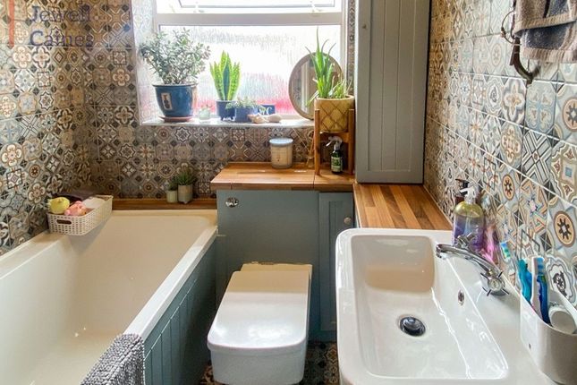 11 Manor Park, Bridgend photo 4
