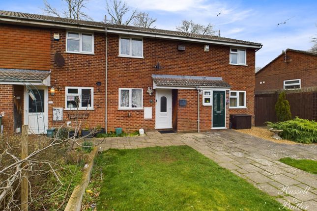 Thumbnail Terraced house for sale in Meadway, Buckingham