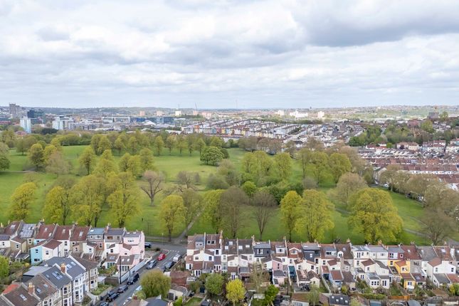 Terraced house for sale in Nutgrove Avenue, Victoria Park, Bristol