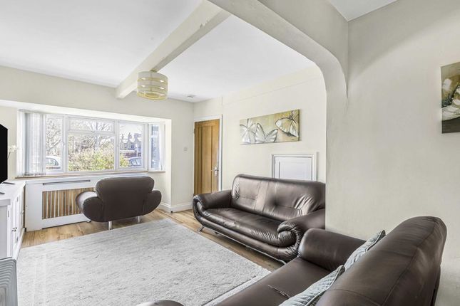 132, Hampton Road West, Feltham photo 3