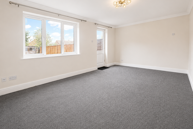51, Chestnut Way, Colchester photo 3