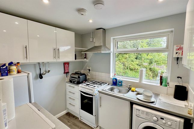 Room 5, 184, Guildford Park Avenue, Guildford photo 3