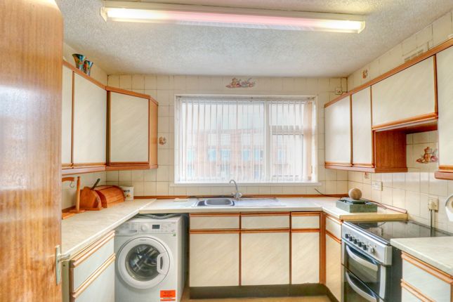 Thumbnail Flat for sale in Clifton Drive, Blackpool