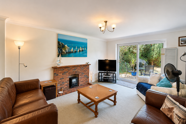 6, Cypress Grove, Lymington photo 3