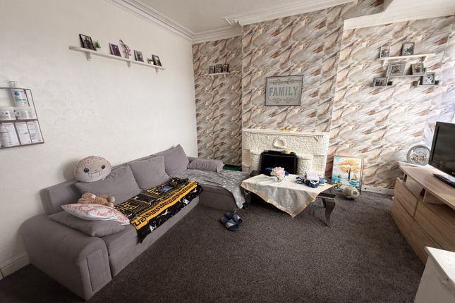 176, Birch Lane, Bradford photo 2