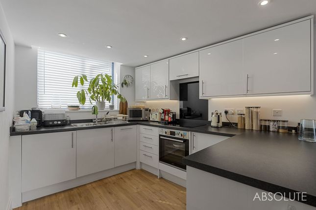 Flat 13 Victoria Parade, Queens Quay, Torquay photo 4