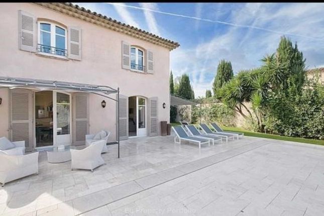 Villa for sale in St Tropez, Cote d`Azur, France