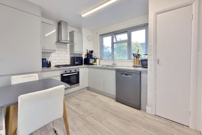 Flat 3, Warren Court, Southwick photo 4