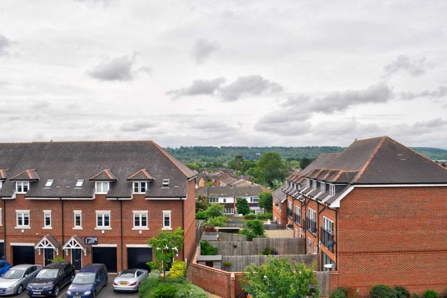 Flat for sale in Findlay Mews, Marlow