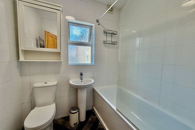 144 St. Georges Road, Coventry photo 3