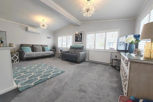 23, Badgerwood, Wokingham photo 3