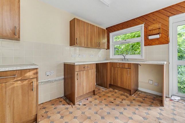 31 Sandhurst Close, Tunbridge Wells photo 3