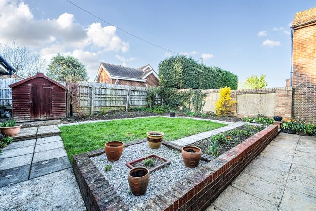 6, Inhams Road, Alton photo 4