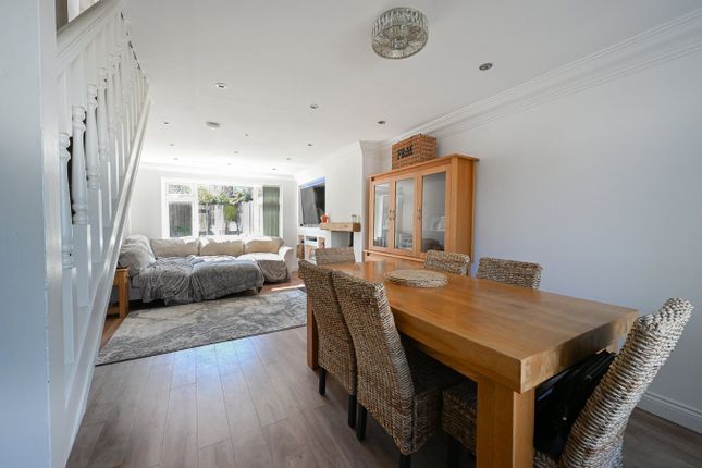 8, Drake Close, Ringwood photo 4