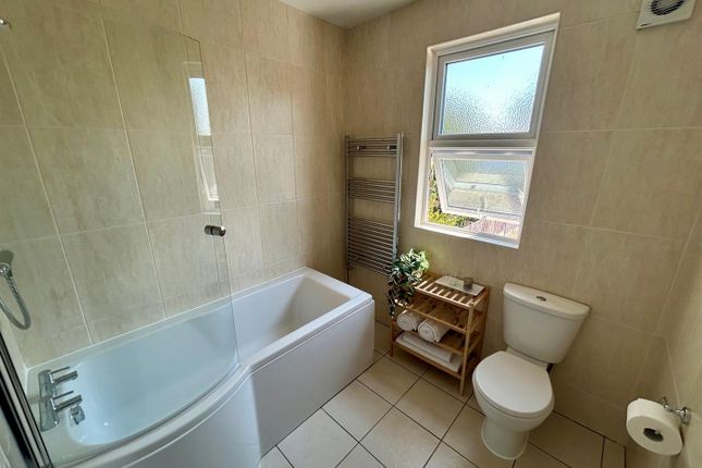 14, Garbutt Road, Upminster photo 3