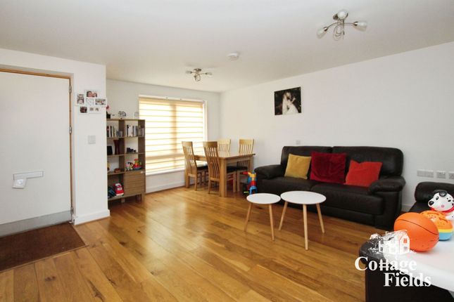 6 Pitchway, Harlow photo 2