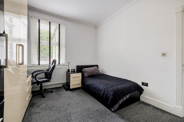 Upton Lane, E7