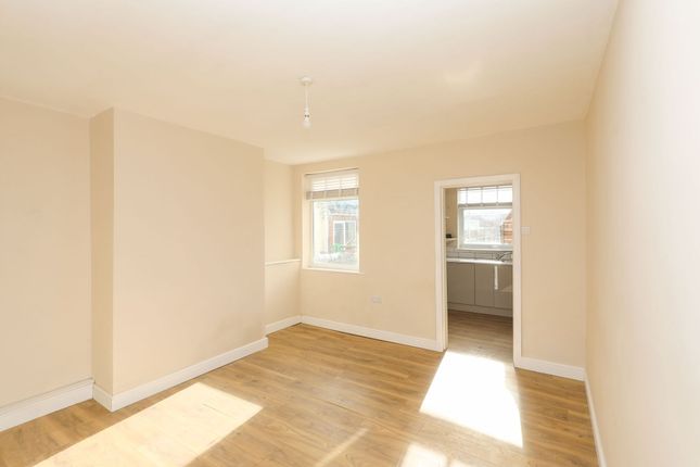 16 Chapel Road, Chesterfield photo 2