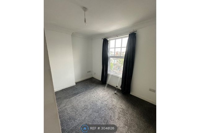 Flat, Madoc St, Llandudno photo 2