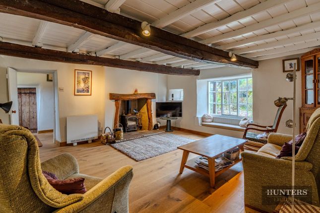 Cruck Cottage, West Lane, Scarborough photo 4
