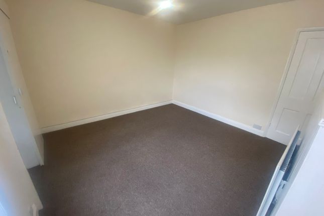13, Nicholson Street, Newark photo 2