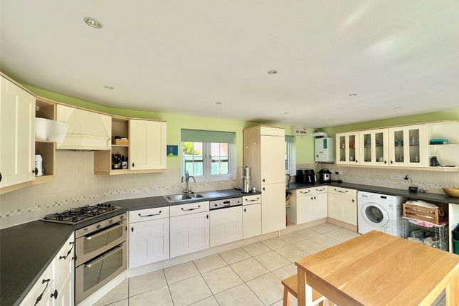 4, Patricia Close, Somerset photo 2