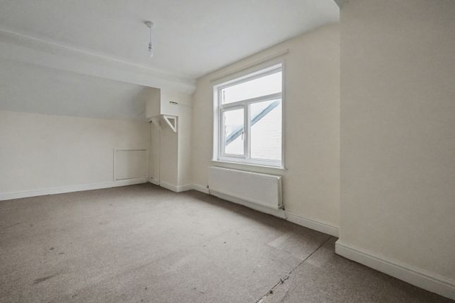 7 Laburnum Road, Kenisngton photo 2