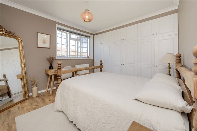 10, Milfoil Street, Shepherd's Bush W12 photo 4