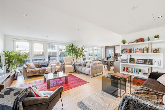 Flat for sale in Dashwood House, London W5
