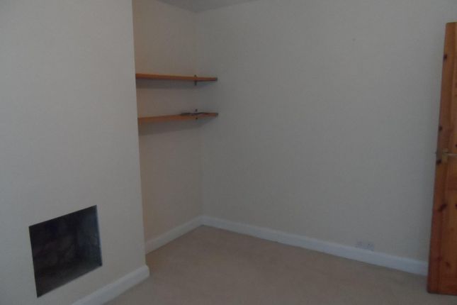 2, Cray Valley Road, Orpington, LONDON photo 3