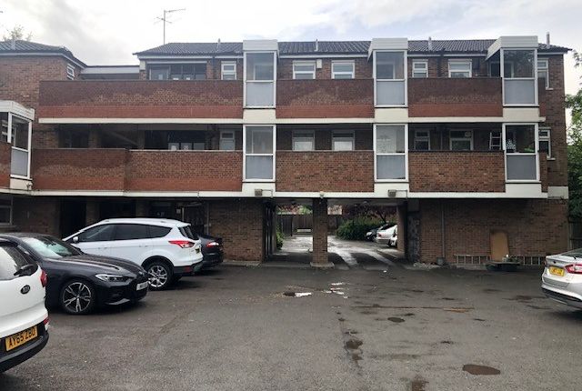 Thumbnail Flat to rent in Trent Road, Luton