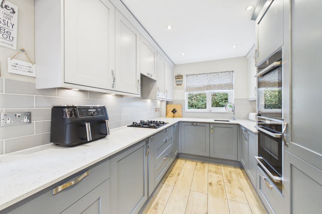 5, Whitby Close, Farnborough photo 4