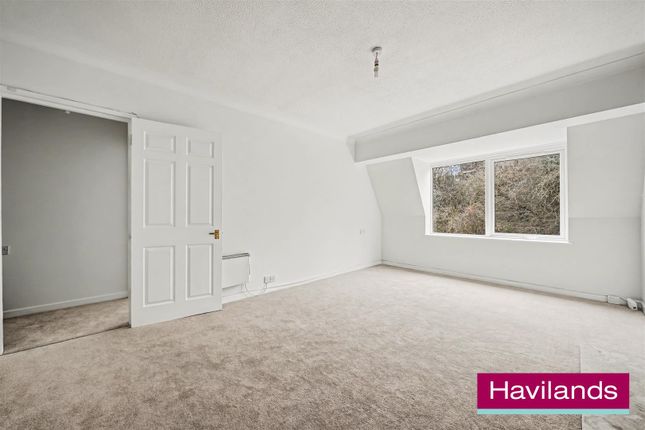 43, Homewillow Close, N21 photo 3