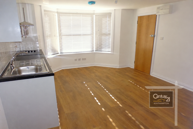 Flat 3,  44, Leigh Road, Eastleigh photo 3