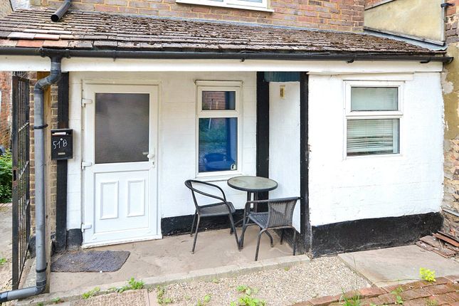 Thumbnail Flat to rent in High Street South, Dunstable, Bedfordshire