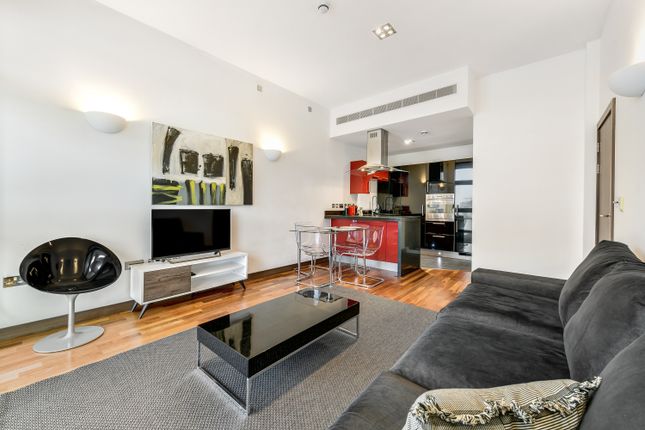 Flat to rent in Bridges Court, London