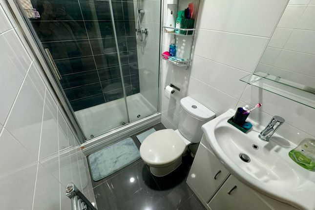 Flat 4, 27 Claude Road, Cardiff photo 5