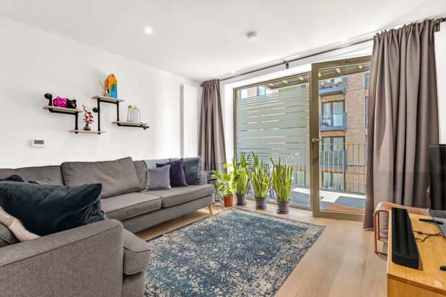 107 Cape House, 4 Cunningham Avenue, London photo 3