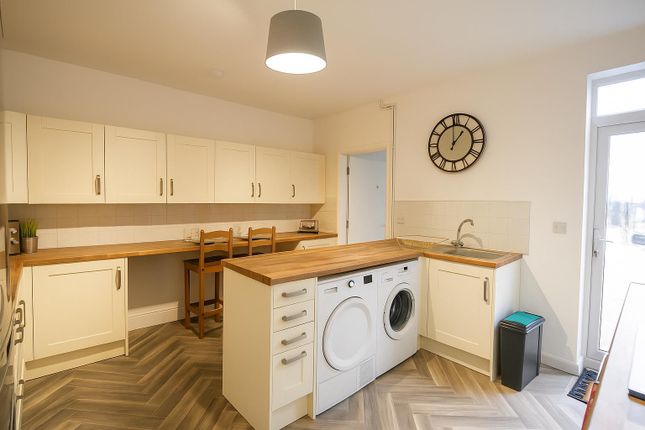 Room 3, 43, The Twitchell, Sutton-In-Ashfield photo 4