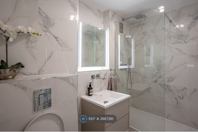 Flat   Kingston Road, Epsom photo 2