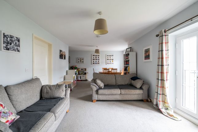 8 Field Oaks Way, Redhill photo 4