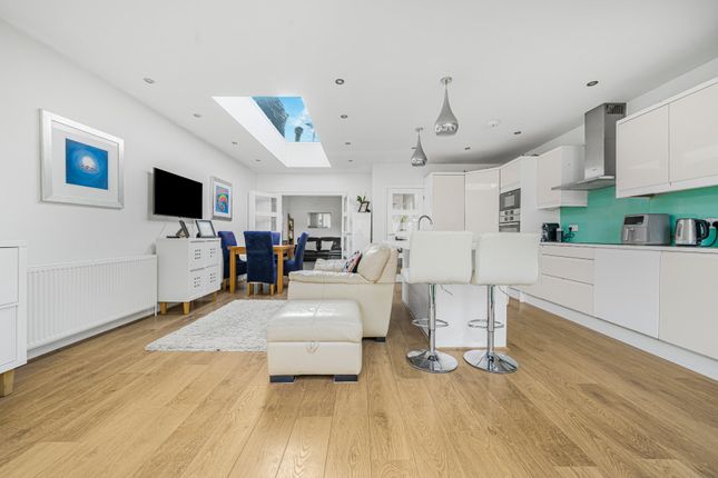 40, King George Avenue, Surrey photo 2