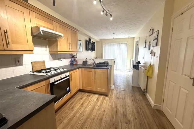 6, Pear Tree Court, Rugeley photo 4